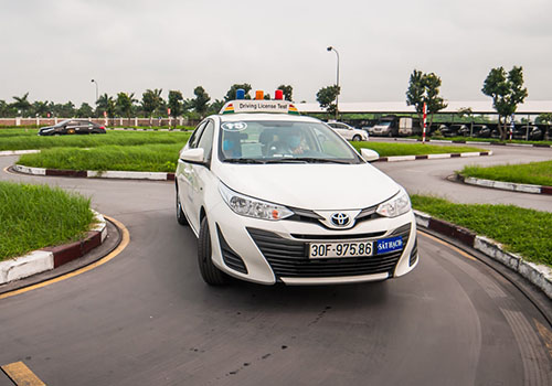 Học lái xe bằng B số sàn