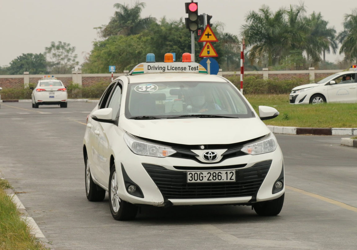 Học lái xe bằng B số tự động