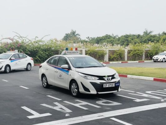 Học lái xe hạng B số tự động tại ViNa Dragon
